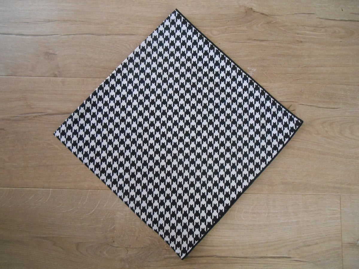 Black/White Houndstooth 59cm
