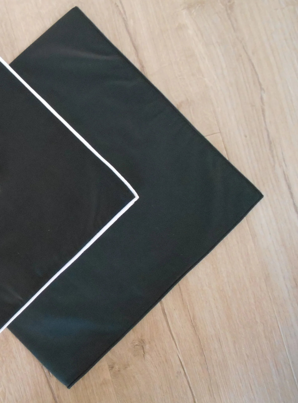 Liberty Plain Headscarf - Black with white edge