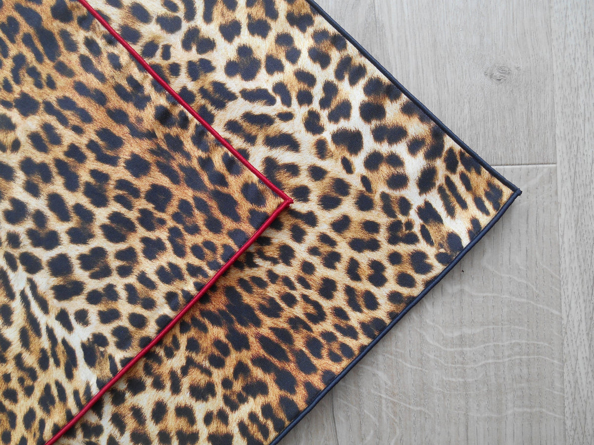 Leopard - w/black edge 59cm