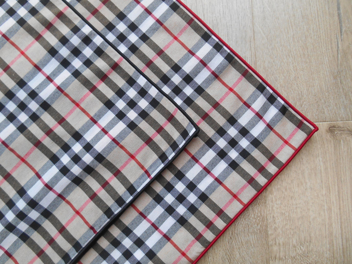 Camel tartan w/red edge 59cm