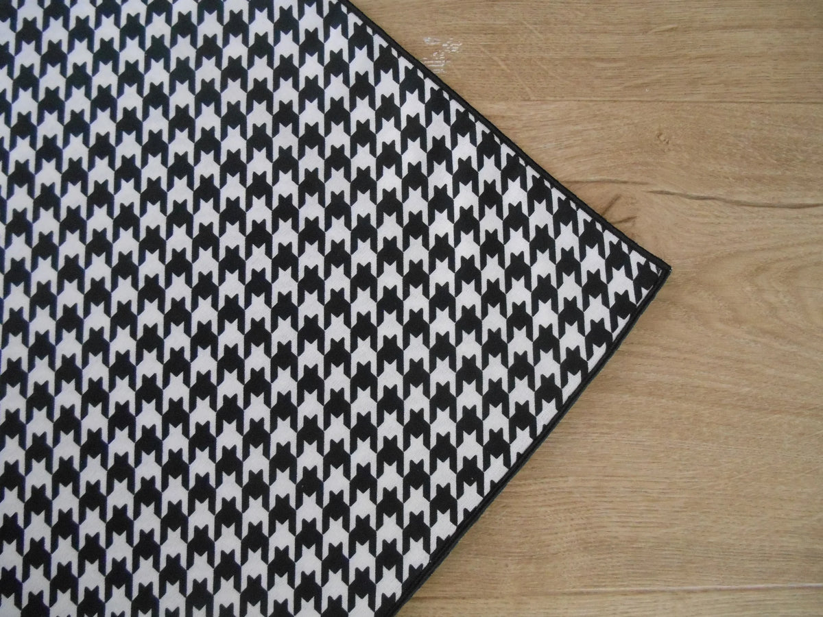 Black/White Houndstooth 59cm